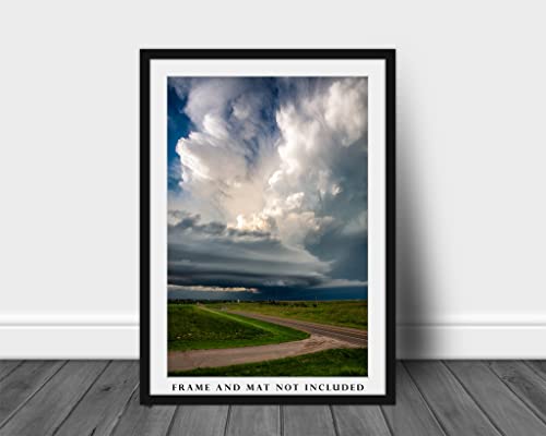Снимка на буря, Принт (без рамка), Вертикално изображение на Възходящия поток грозового поток Supercell над магистралата в пролетен ден в Канзас, Стенно изкуство, в стил