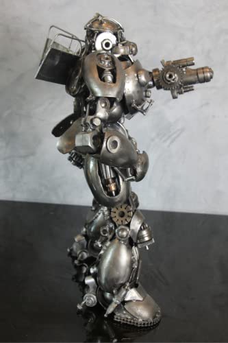 Скулптура от метален Скрап, вдъхновена от Шмелем